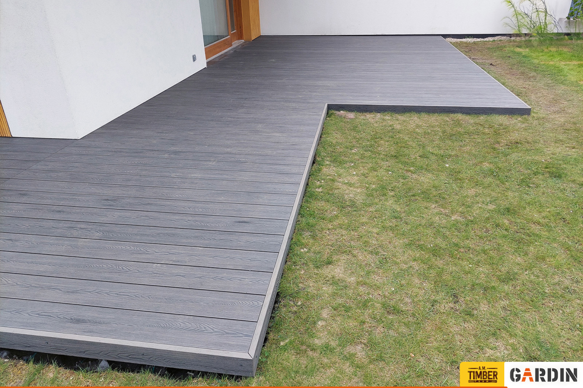 Gardin Natur Графітова Ялина в Польщі, варшавський район Урсинув