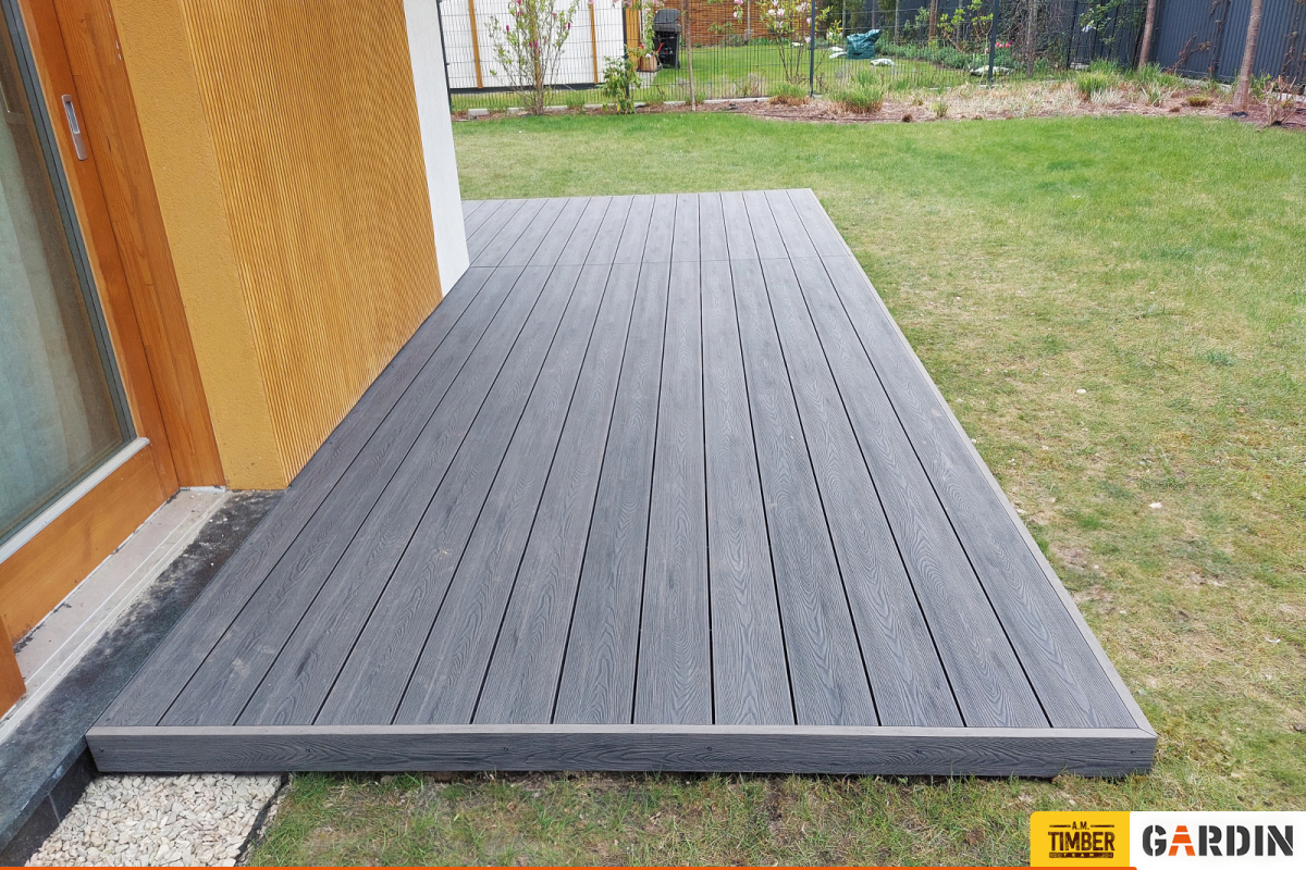 Gardin Natur Графітова Ялина в Польщі, варшавський район Урсинув