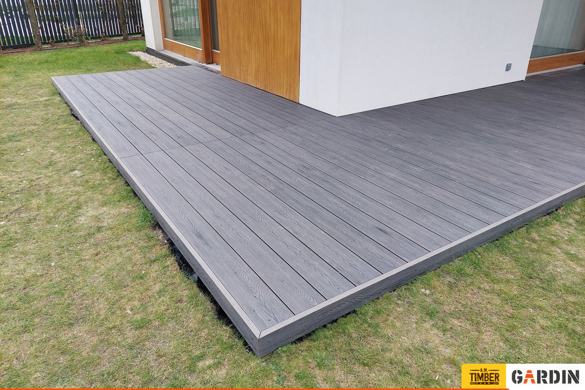 Gardin Natur Графітова Ялина в Польщі, варшавський район Урсинув