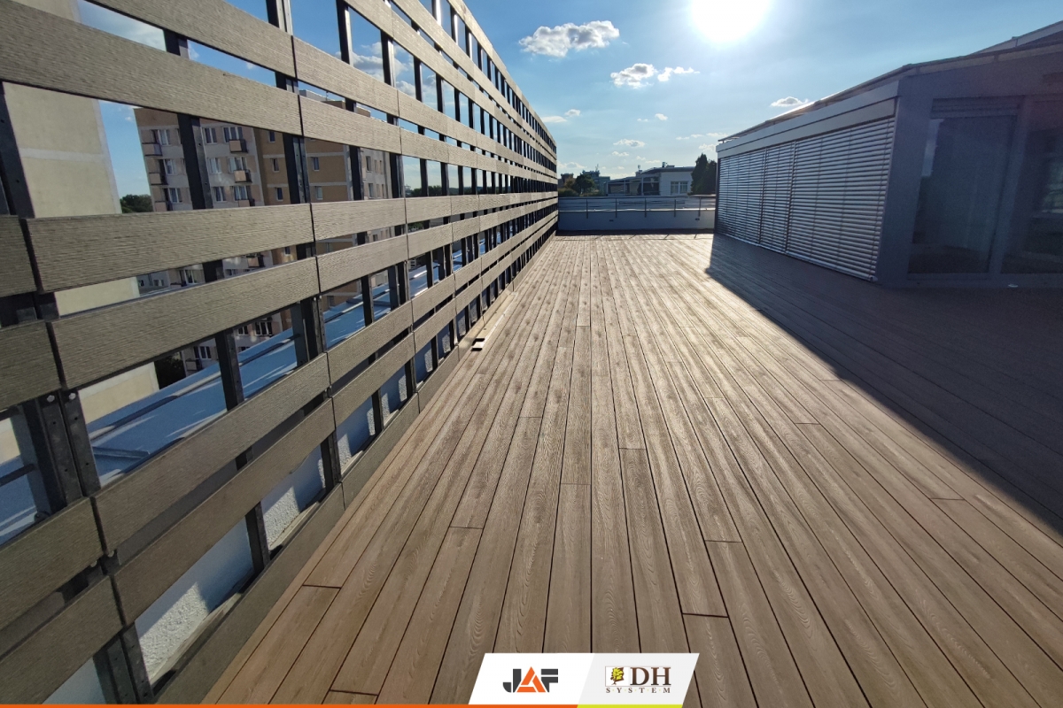 Gardin Natur Пісочний Тік - тераса на даху. Варшава, Польща