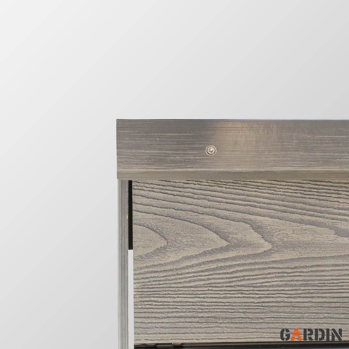 Фінішне оздоблення композитної терасної дошки Gardin