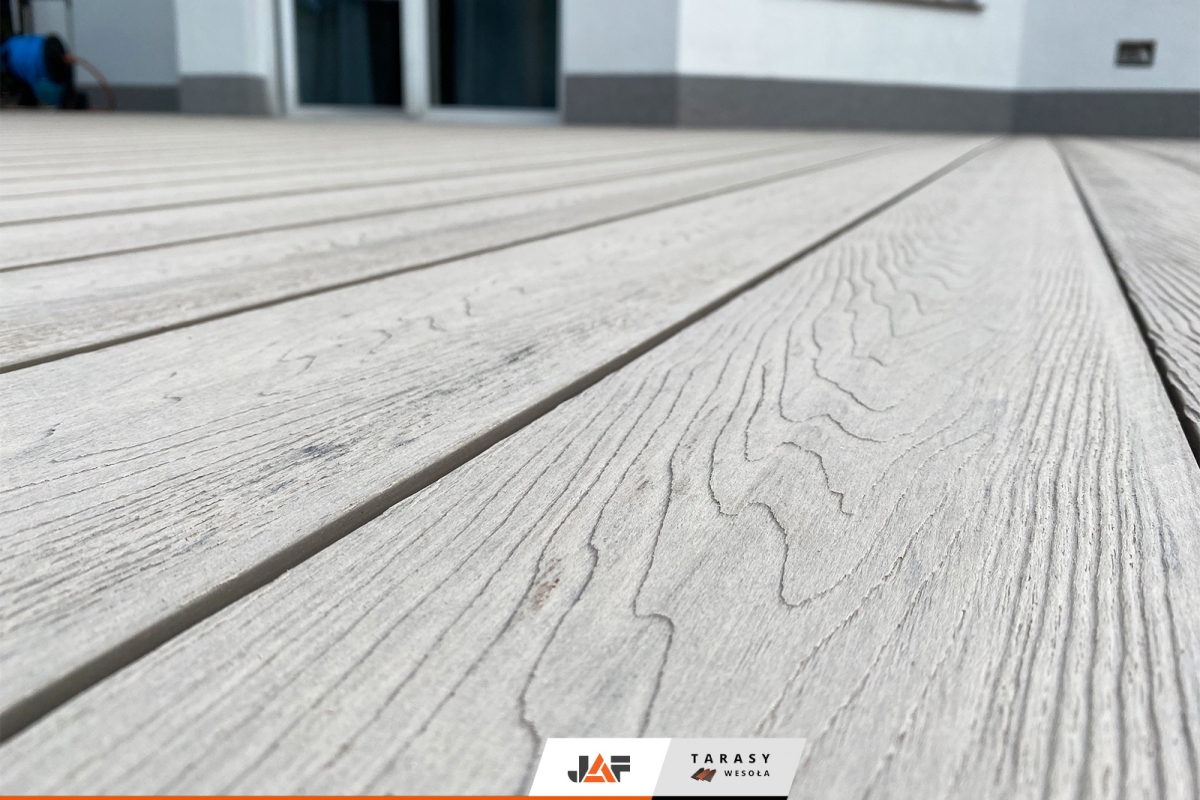 Тераса з цікаво оздобленими сходами, Міхаловіце, Польща