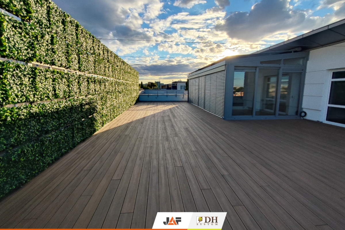 Gardin Natur Пісочний Тік - тераса на даху. Варшава, Польща