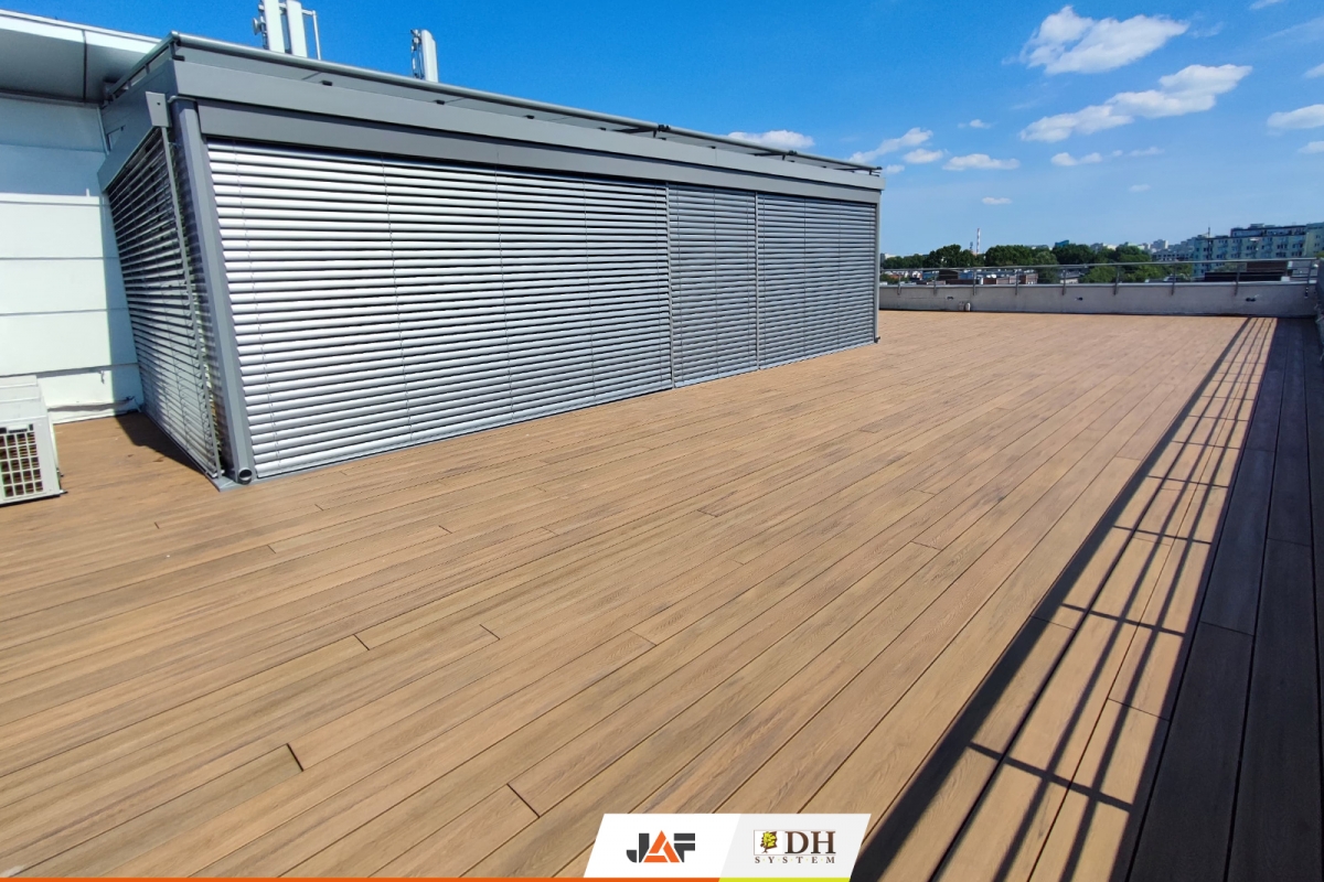 Gardin Natur Пісочний Тік - тераса на даху. Варшава, Польща