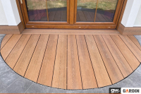 Молода пара і тераса на довгі роки з Gardin Deco X Amber